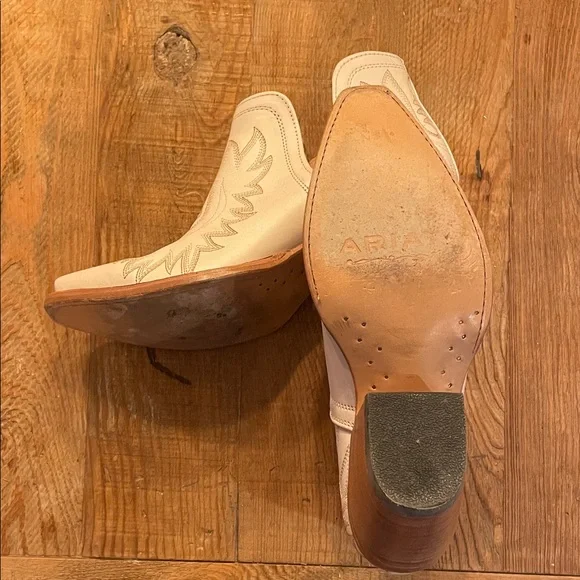 Ariat Stylish Cream Western Ankle Boots - Picture 5 of 8